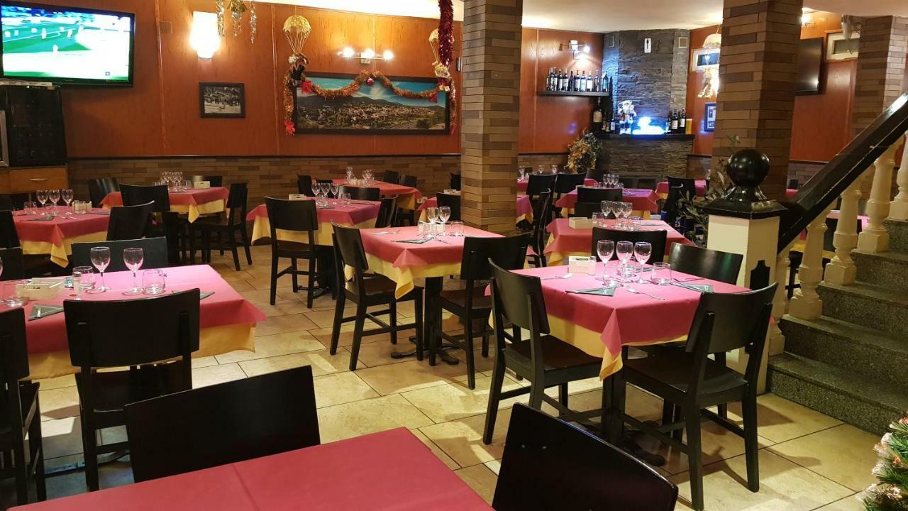 Hostal Plaza El Espinar Zewnętrze zdjęcie