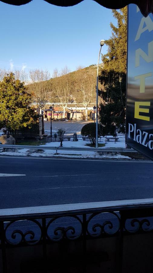 Hostal Plaza El Espinar Zewnętrze zdjęcie