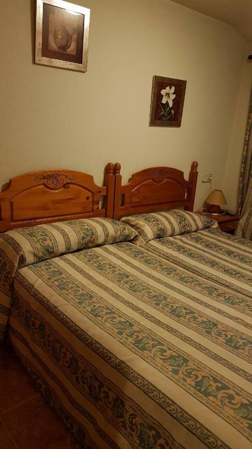 Hostal Plaza El Espinar Zewnętrze zdjęcie