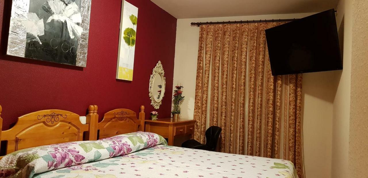Hostal Plaza El Espinar Zewnętrze zdjęcie